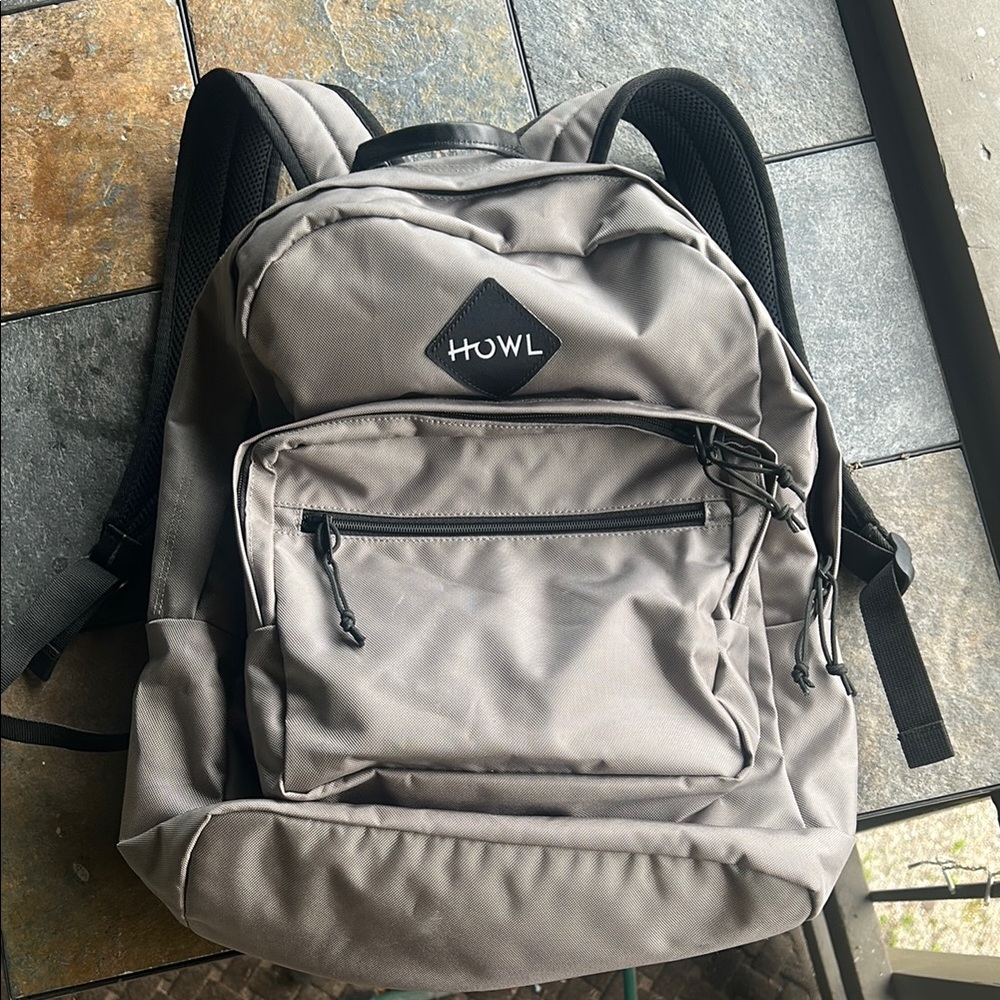 Sleek Gray Backpack with Modern Design and Sturdy Construction
